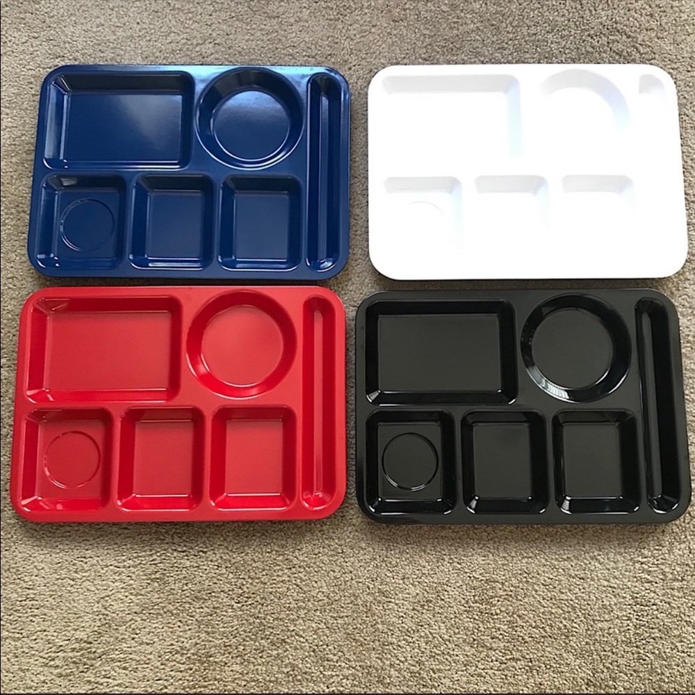 Set of 4 plastic divided plates / TV dinner trays